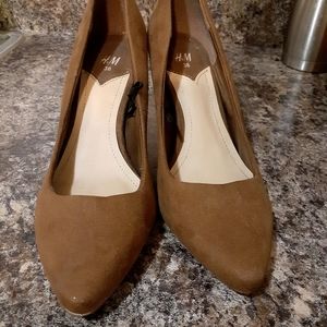 H&M pointed toe pumps